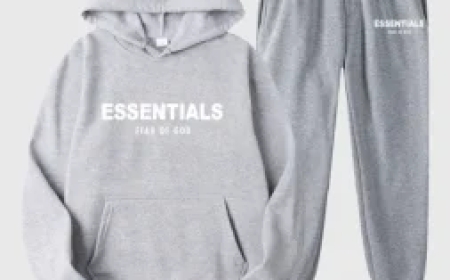 Unisex Essential Hoodie – Versatile Style for Everyone